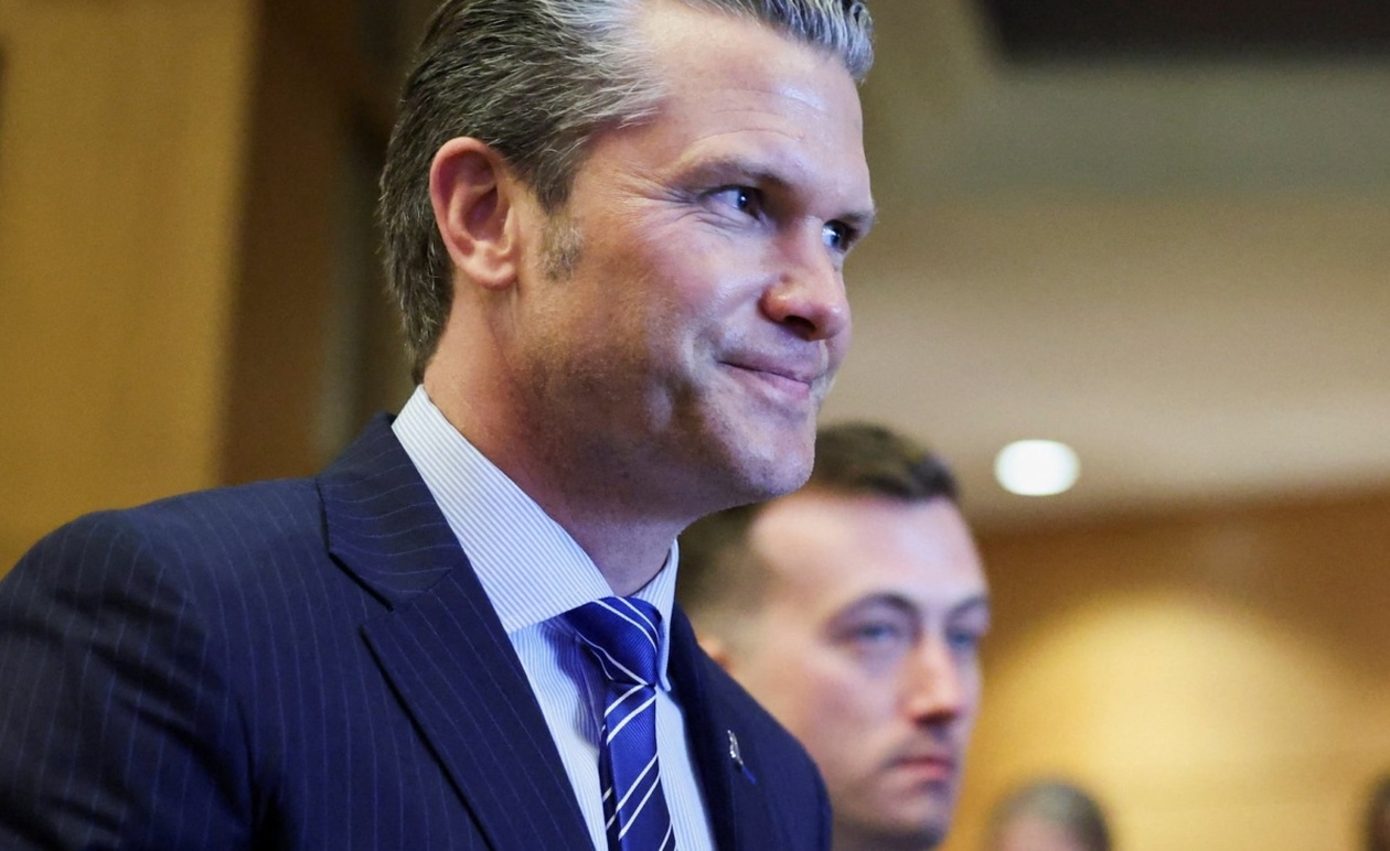 Ο υπουργός άμυνας των ΗΠΑ επισκέπτεται Κουάλα Λουμπούρ για ενίσχυση δεσμών