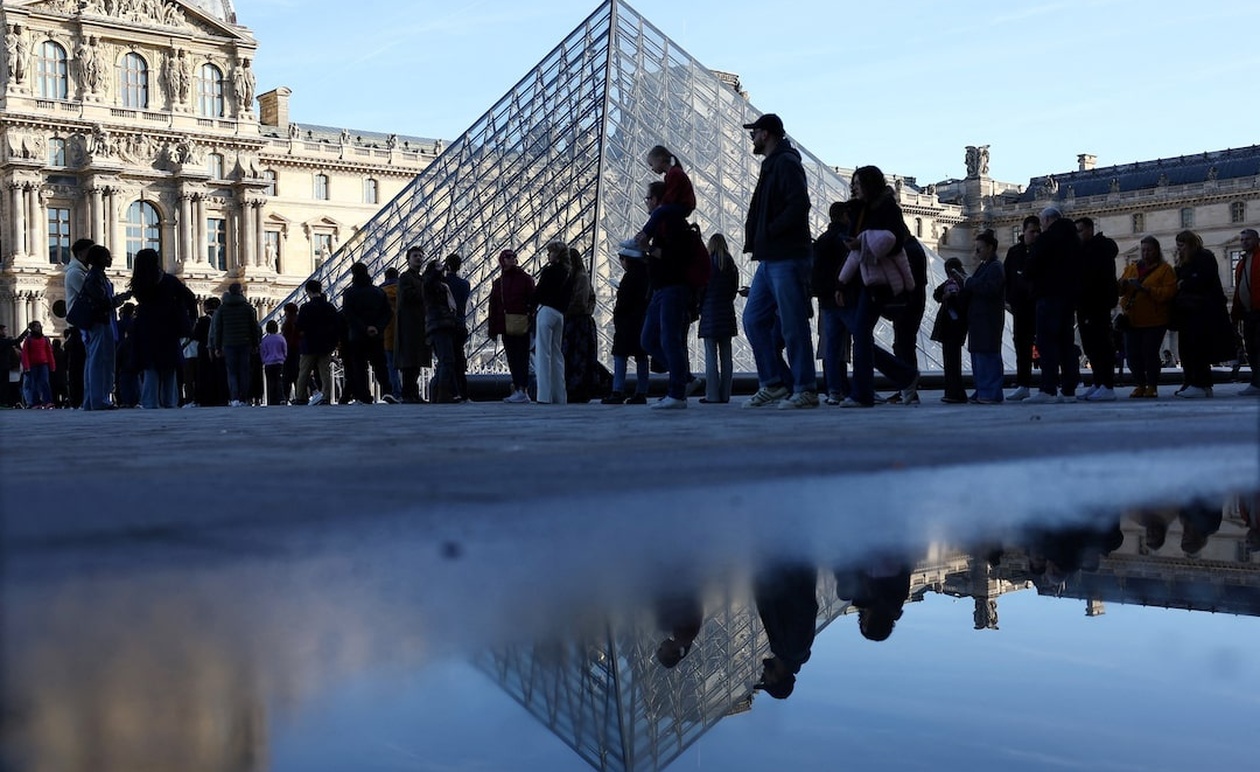 Συλλήψεις για την κλοπή κοσμημάτων από το Λούβρο