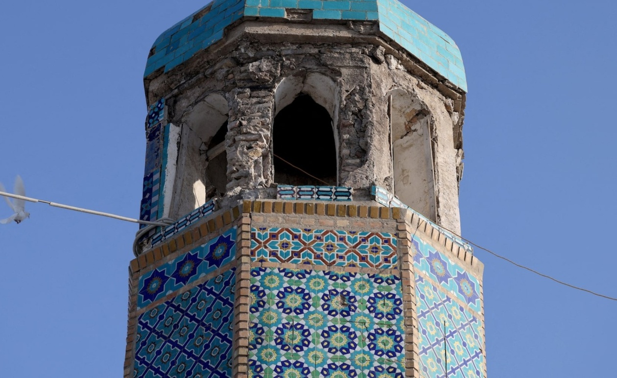 Οι κάτοικοι του Αφγανιστάν ζητούν από την κυβέρνηση των Ταλιμπάν να αποκαταστήσει το Γαλάζιο Τέμενος