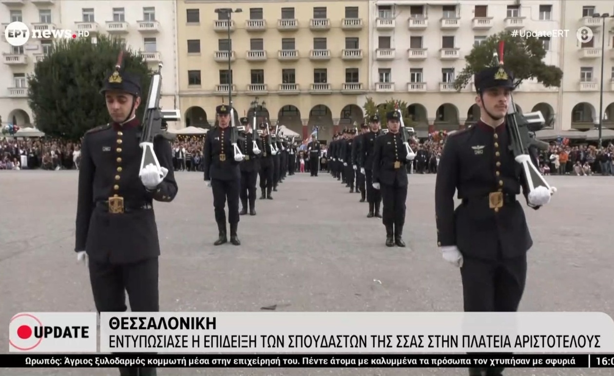 Μια επίδειξη σπουδαστών της ΣΣΑΣ εντυπωσίασε στην πλατεία Αριστοτέλους