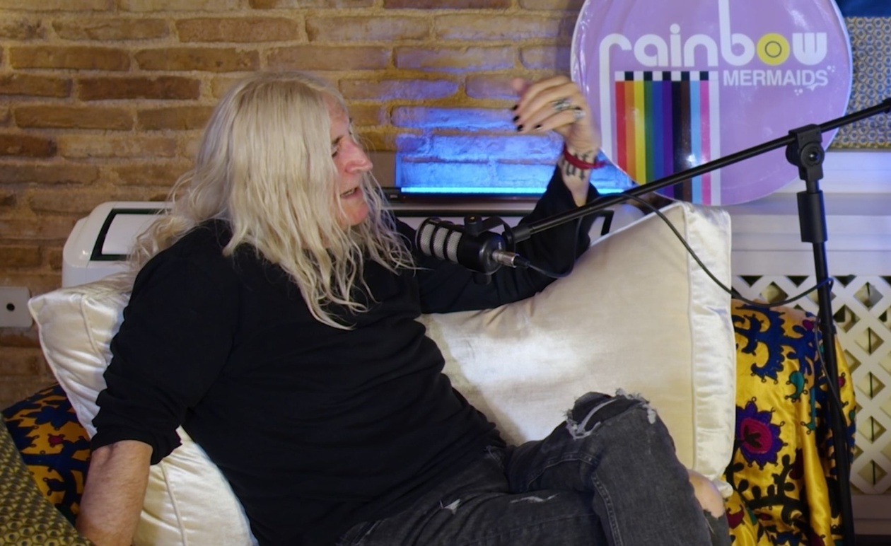 Ο Νίκος Καρβέλας για την εμπορευματοποίηση της Εκκλησίας