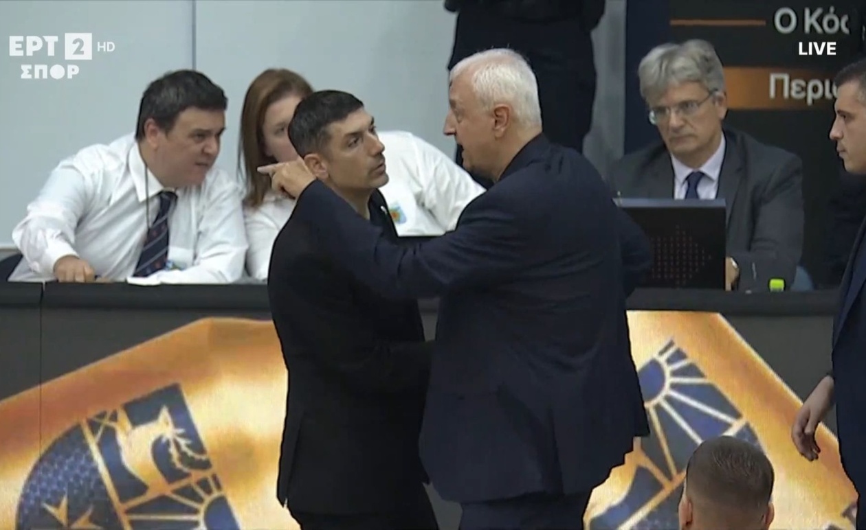 Συνομιλία Σάκοτα-Ξανθόπουλου μετά τον αγώνα στο Περιστέρι