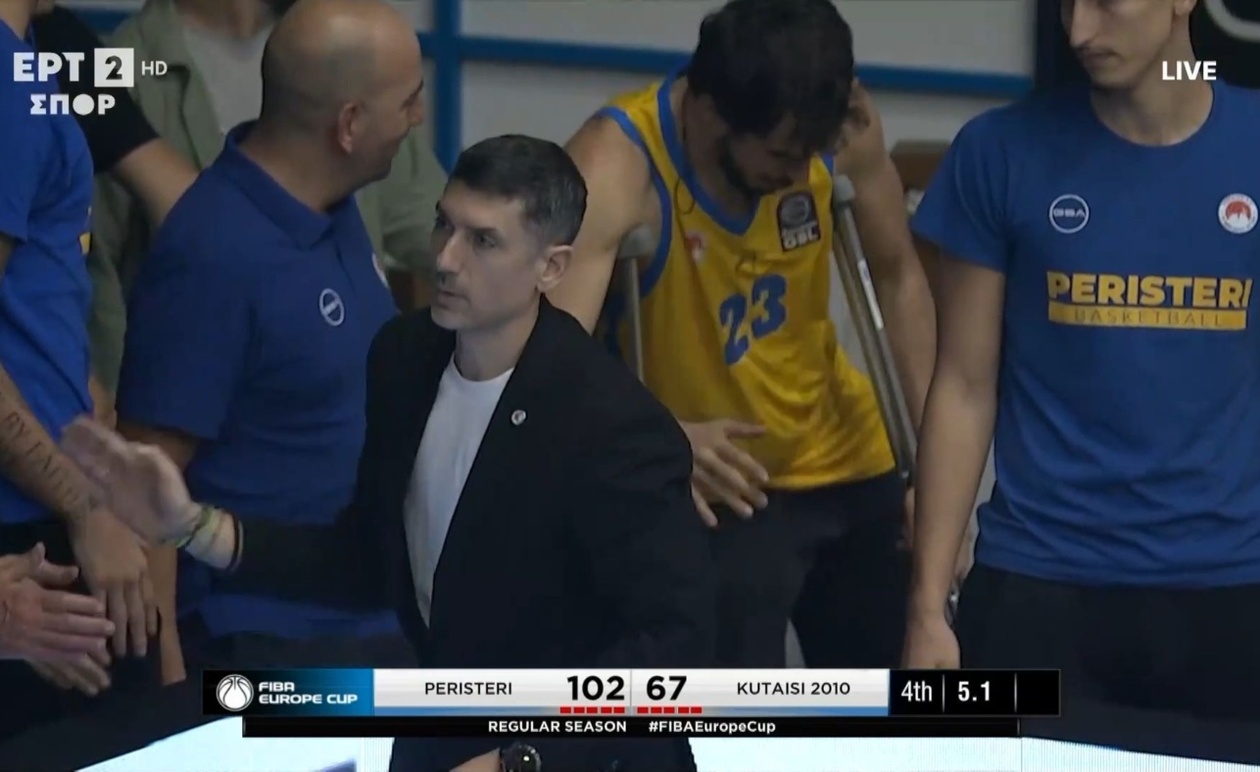 Ο Κωνσταντίνος Παπαδάκης στο Πλευρό του Περιστερίου: Μια Πράξη Αφοσίωσης στο FIBA Europe Cup