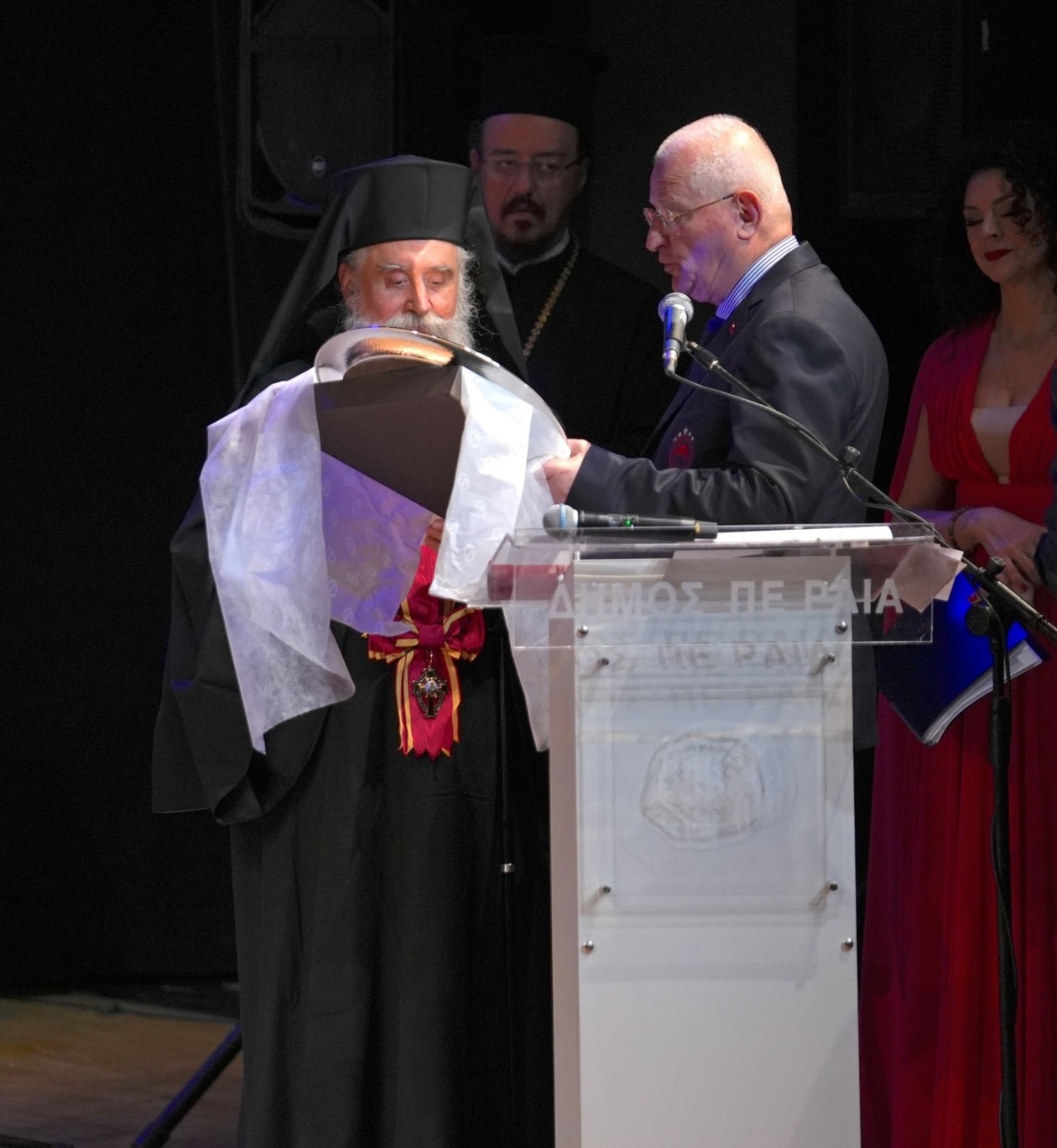 Ολυμπιακός: Στο πλευρό της Ιεράς Μητροπόλεως Πειραιώς ο Βαγγέλης Μαρινάκης με μεγάλη δωρεά