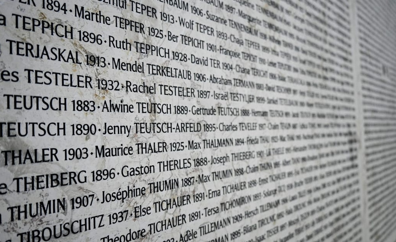 Μια δίκη στο Παρίσι αποκαλύπτει δίκτυα πίσω από τα κόκκινα χέρια