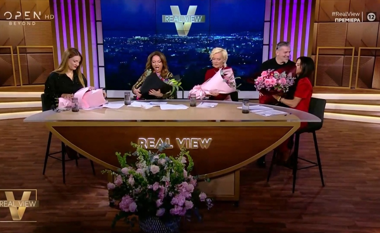 Real View: οι παρουσιάστριες της εκπομπής στο OPEN έλαβαν λουλούδια