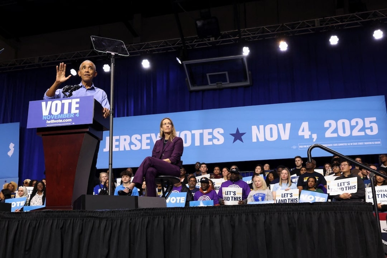 Ο Μπαράκ Ομπάμα κάλεσε τους ψηφοφόρους να απορρίψουν τις ενέργειες της κυβέρνησης Τραμπ που εκφράζουν περιφρόνηση προς το κράτος δικαίου