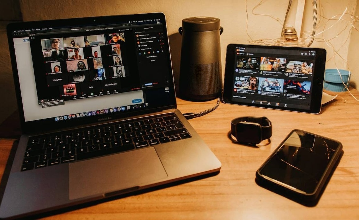 Πώς να ενεργοποιήσετε τους αυτόματους υπότιτλους στο Zoom