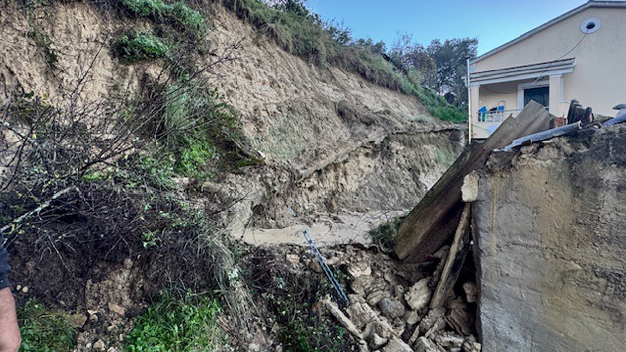 Κακοκαιρία: Πλημμύρες και κατολισθήσεις σε Κέρκυρα, Ήπειρο και Θεσσαλία