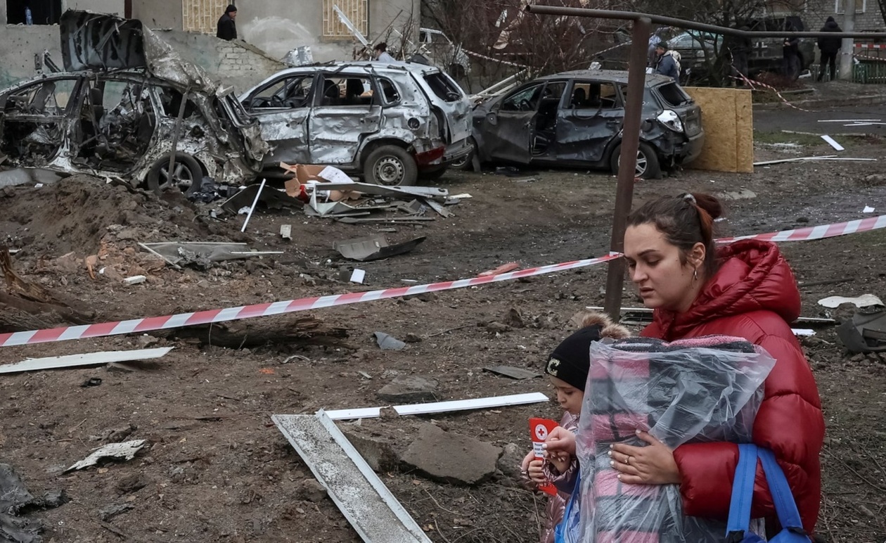 Ρωσικά drones πλήττουν πολυκατοικία στο Χάρκοβο: Επτά τραυματίες και εκκενώσεις