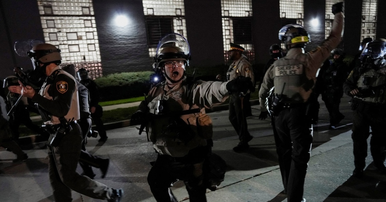 Οι κάτοικοι του Σικάγο υπερασπίζουν τις γειτονιές