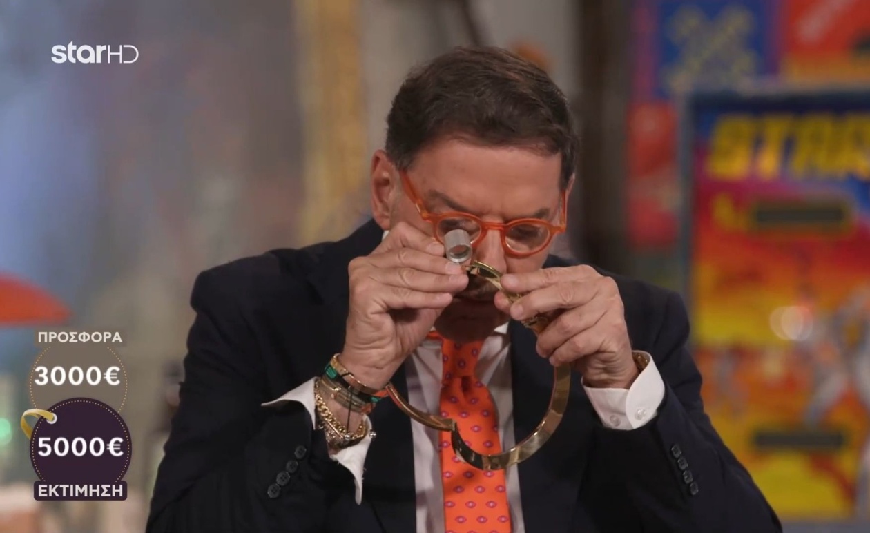 Εκείνο το ολόχρυσο κολιέ 24 καρατίων τράβηξε όλα τα βλέμματα