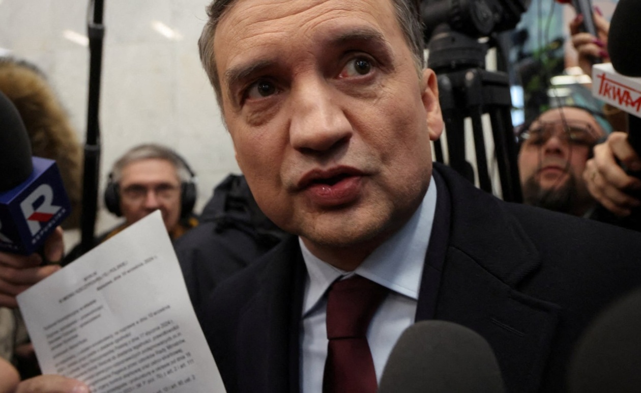 Πολωνία: Ακυρώθηκε το διπλωματικό διαβατήριο του πρώην υπουργού Δικαιοσύνης Ζμπίγκνιου Ζιόμπρο