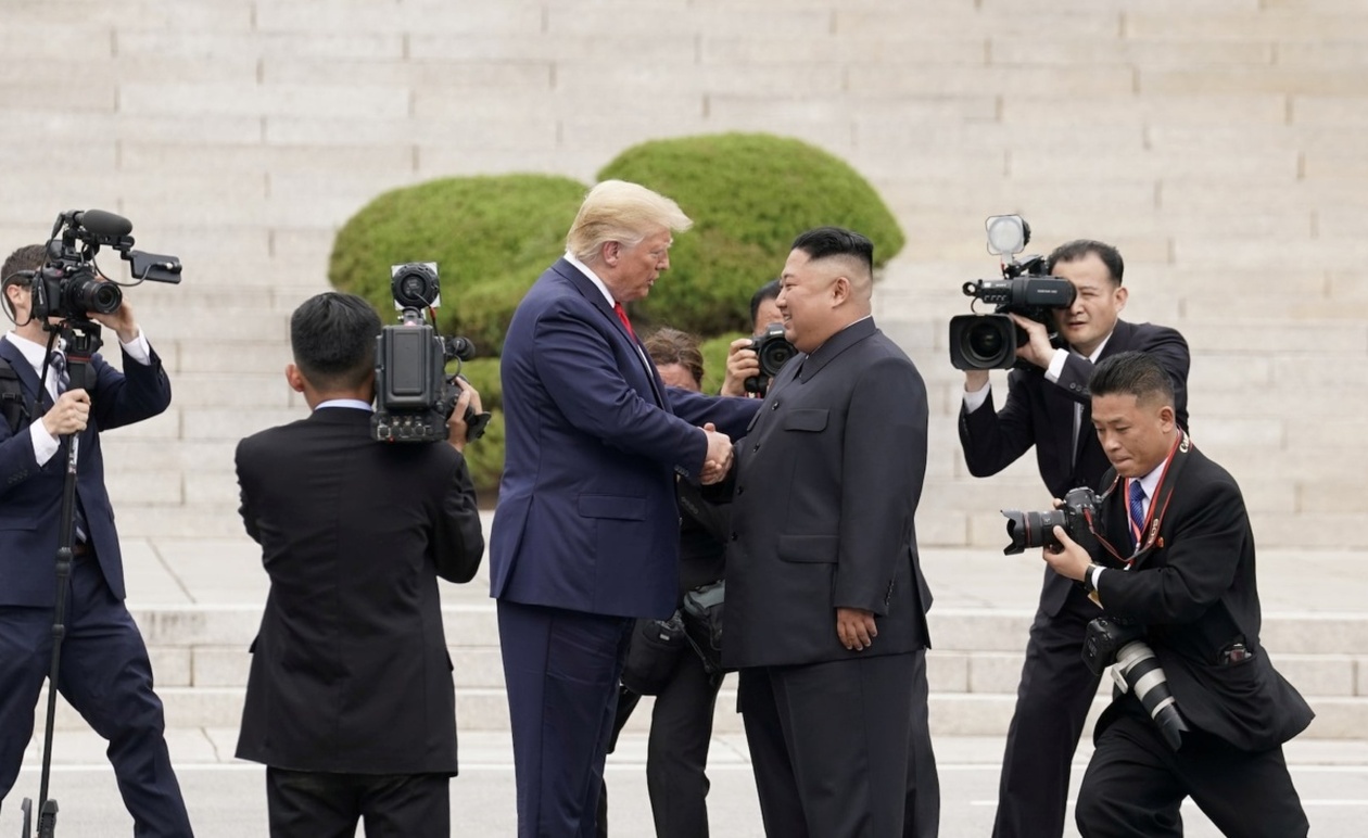 Η ένδειξη από τη Σεούλ ότι συνάντηση Τραμπ με Κιμ δεν προβλέπεται άμεσα