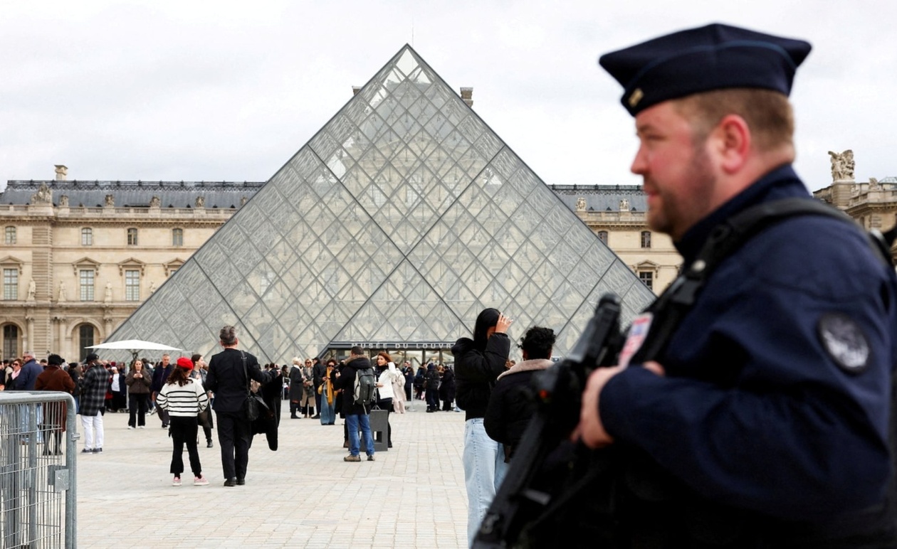 Η αναβάθμιση της ασφάλειας του Λούβρου θα συνεχιστεί έως το 2032
