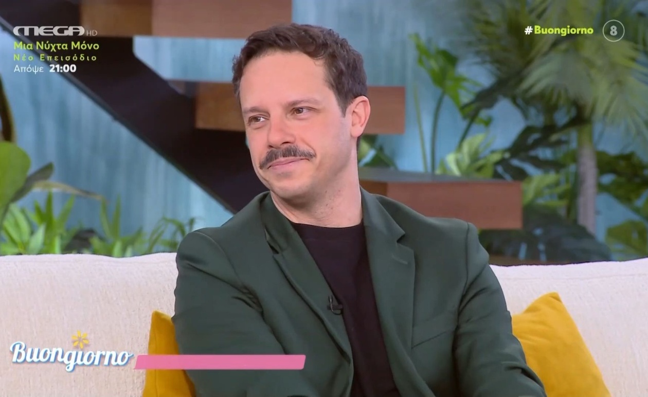 Δημήτρης Μακαλιάς: οικογένεια, διακοπές, τηλεόραση και η παράσταση Πες το ψέμα