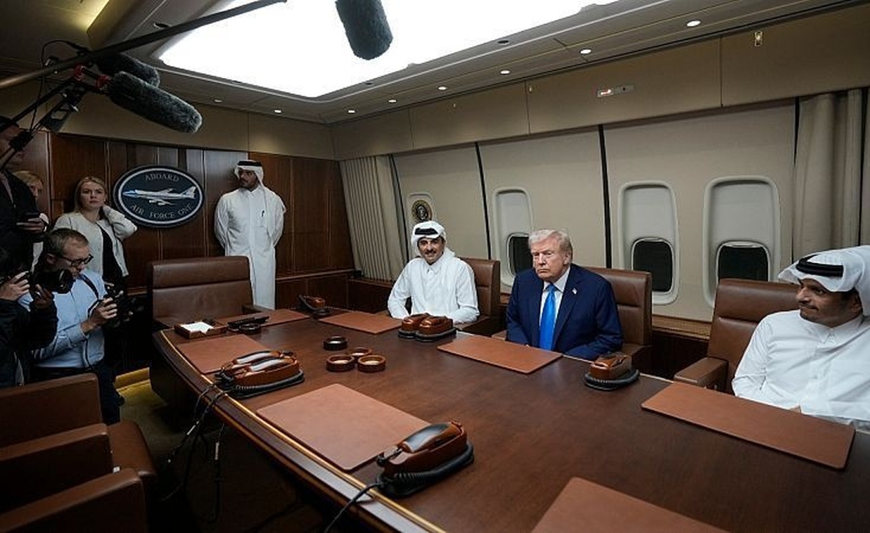 Μια απρόβλεπτη στάση στο Κατάρ μετά από συνάντηση Τραμπ με τον εμίρη