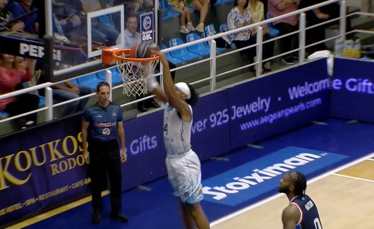 Το κάρφωμα του Τέιλορ: η άψογη επίθεση του Κολοσσού