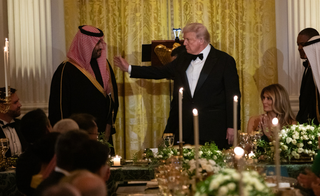 Ο Τραμπ αναβαθμίζει τη Σαουδική Αραβία σε «μεγάλο σύμμαχο εκτός ΝΑΤΟ» μετά από επενδύσεις 1 τρισ. δολαρίων