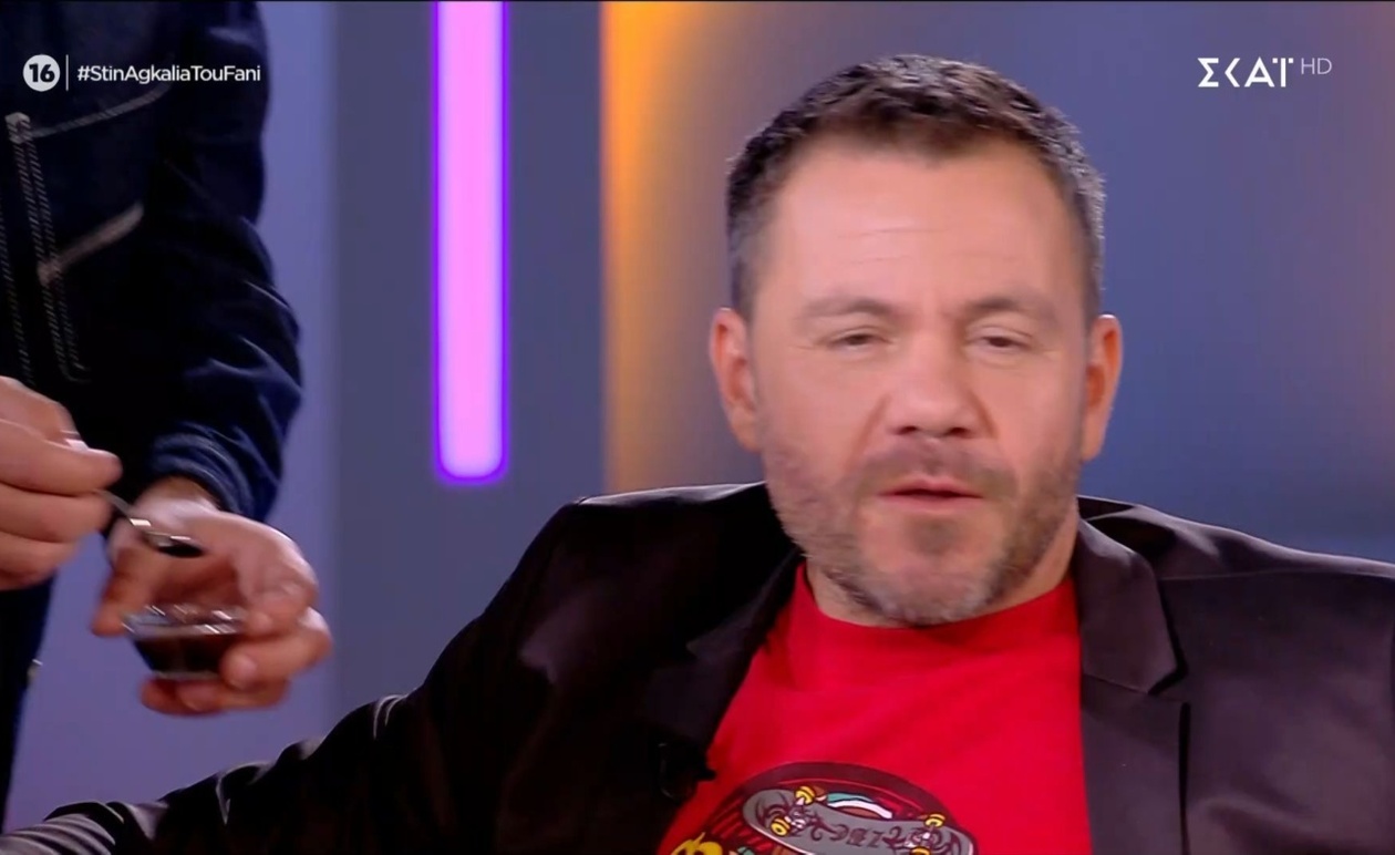 Ο Ευτύχης Μπλέτσας εμφανίστηκε στην αγκαλιά του Φάνη