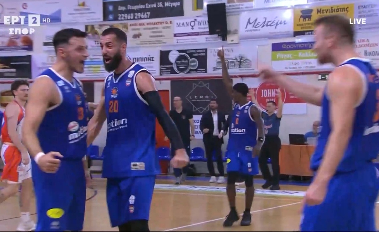 Το τρίποντο του Κανονίδη λίγο πριν τη λήξη του πρώτου ημιχρόνου