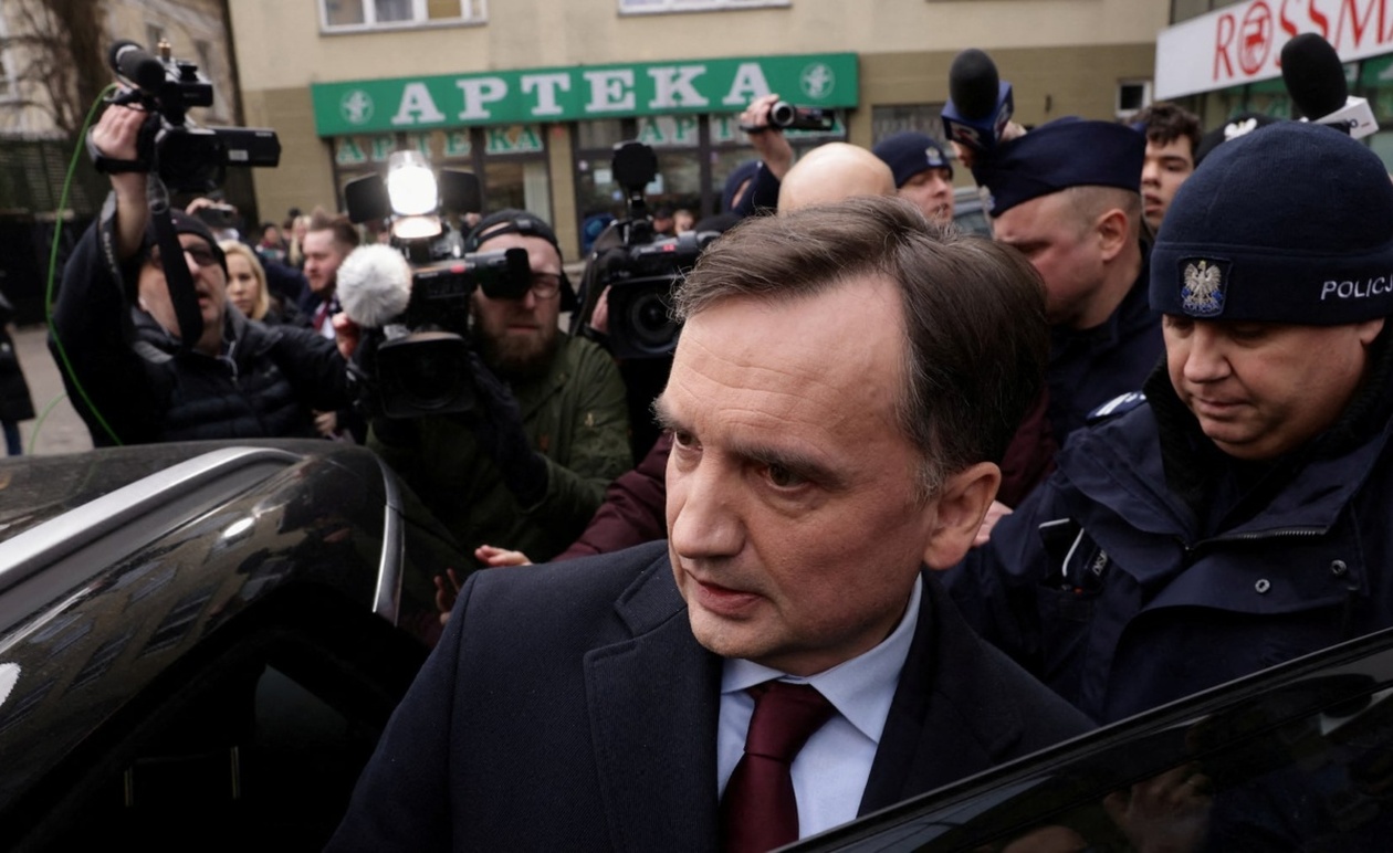 Ο πρώην υπουργός Δικαιοσύνης της Πολωνίας πρότεινε να εξεταστεί στην Ουγγαρία ή στο Βέλγιο