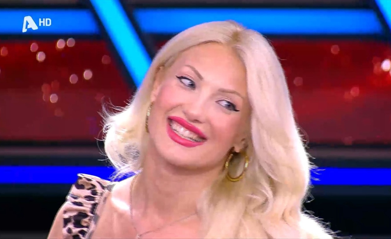 Η Δήμητρα είναι παρουσιάστρια στη Βόρεια Ελλάδα και έχει τη δική της εκπομπή