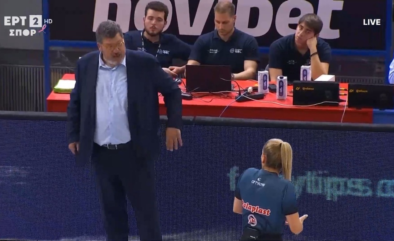Η συνομιλία του Φάνη Χριστοδούλου με τους διαιτητές πριν το δεύτερο ημίχρονο