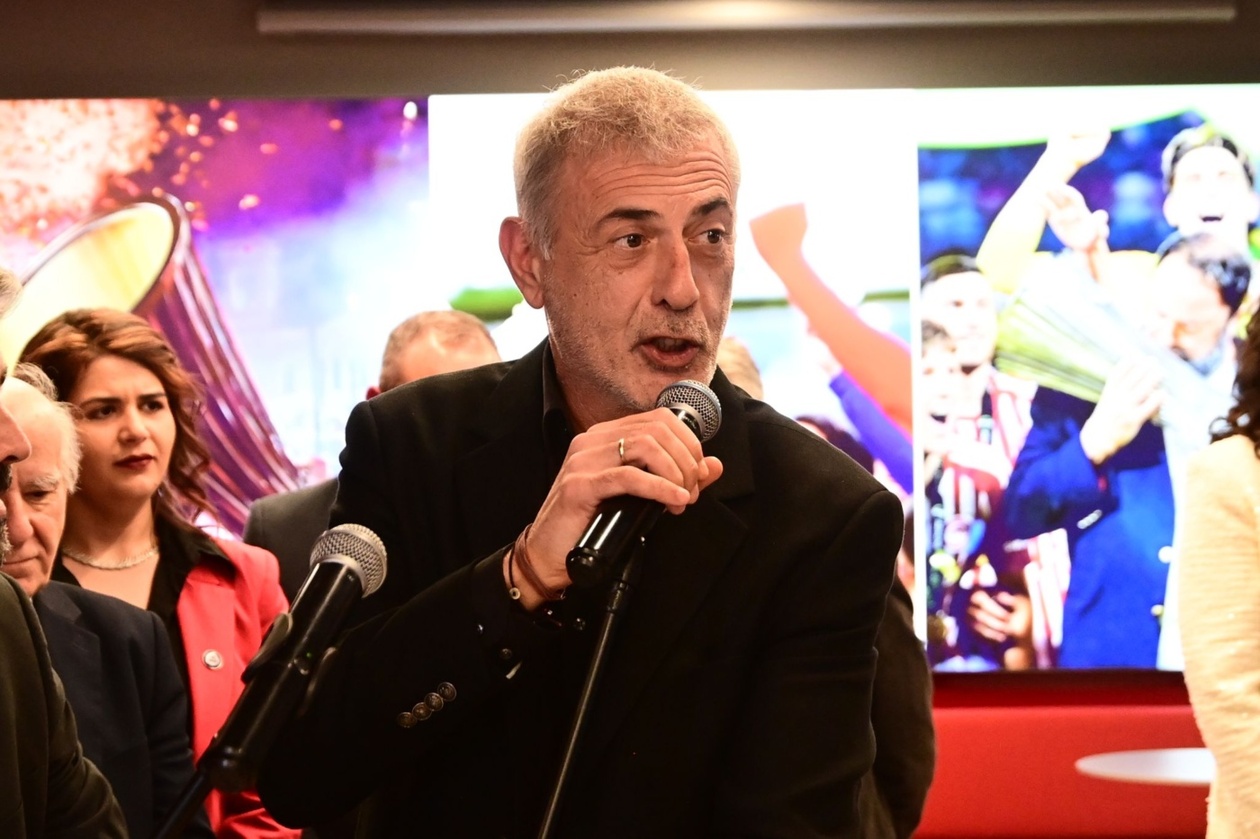 Βαγγέλης Μαρινάκης: Τιμητική βράβευση από το Βιοτεχνικό Επιμελητήριο Πειραιά