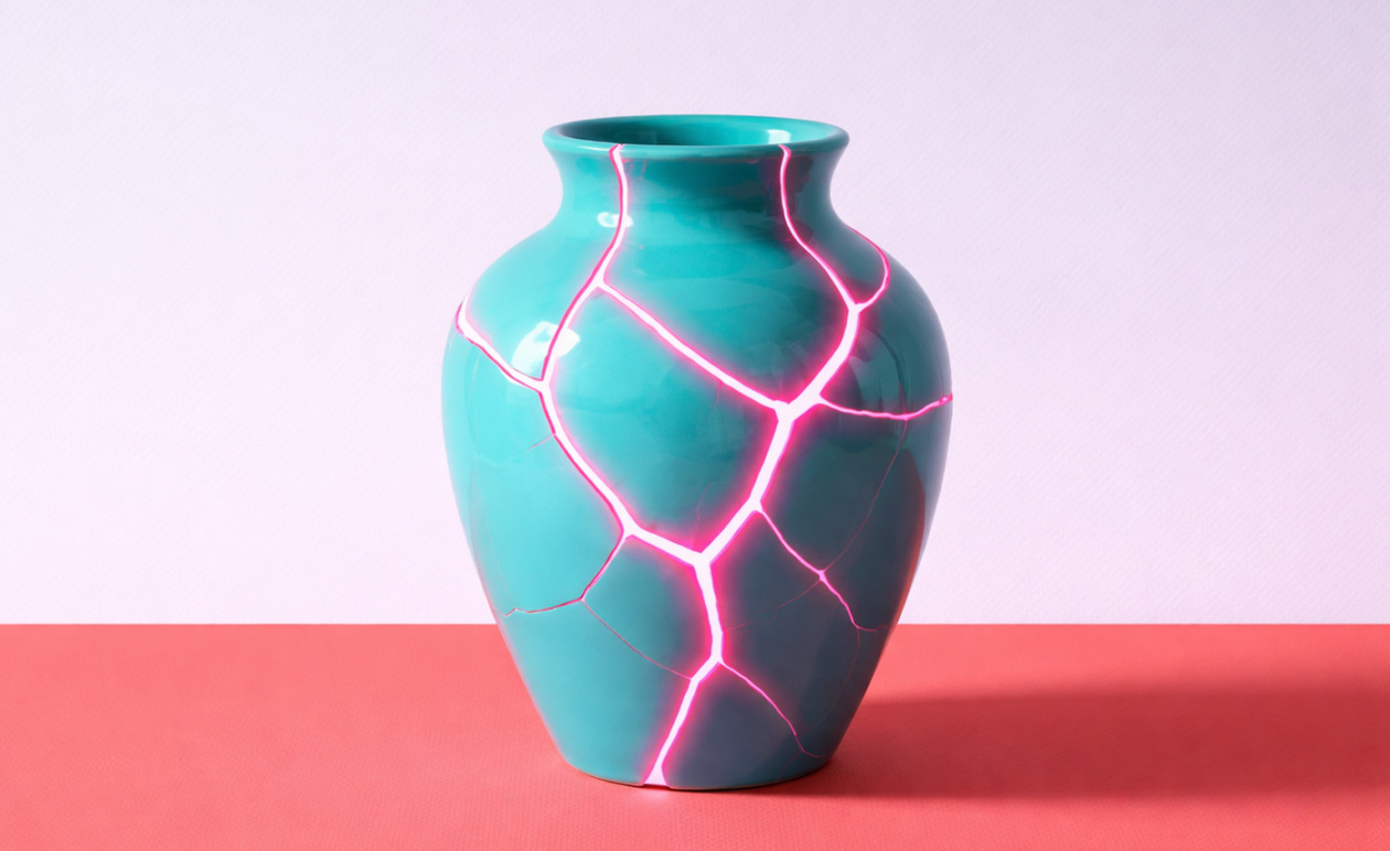 Η αόρατη μοναξιά των «συμβιβασμένων» γάμων: Γιατί η προσποίηση της ευτυχίας αποτελεί την πιο βαριά φυλακή