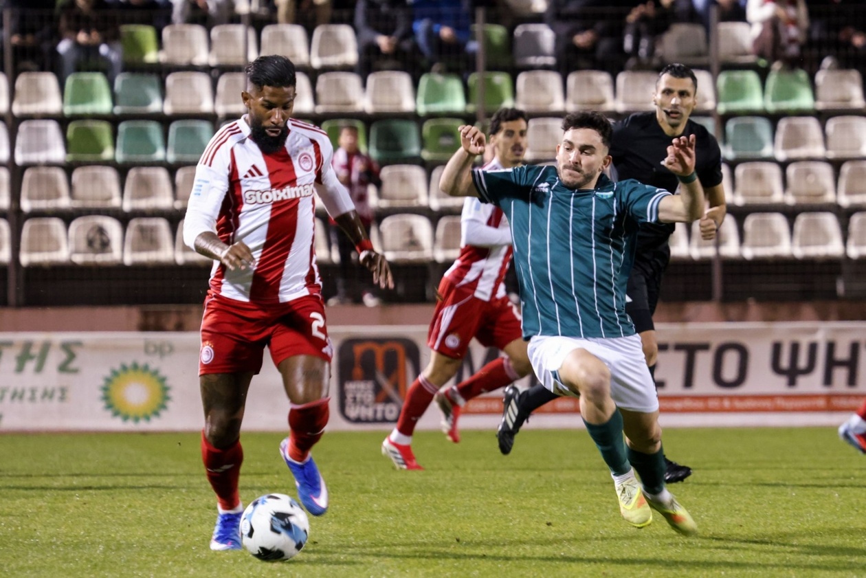 Λεβαδειακός – Ολυμπιακός 0-0: “Λευκή” ισοπαλία στη Λιβαδειά με δοκάρι και αποβολή