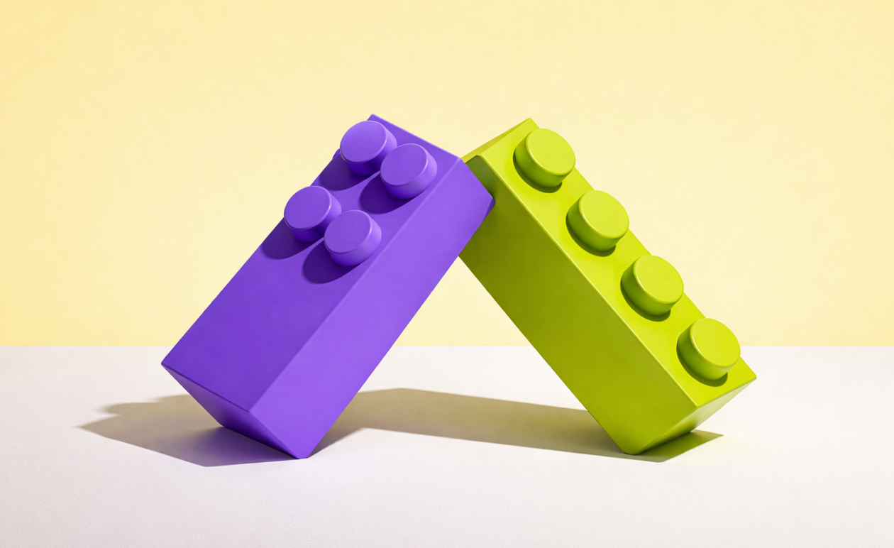 Αγαπάτε αλλά εκνευρίζεστε με τα αδέλφια σας; Οι 9 παιδικές εμπειρίες που διαμόρφωσαν αυτή τη σχέση