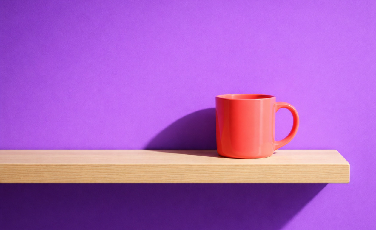 Η σιωπηλή γεωγραφία του γήρατος: Γιατί η μετακίνηση μιας κούπας είναι το πιο σκληρό μάθημα αξιοπρέπειας