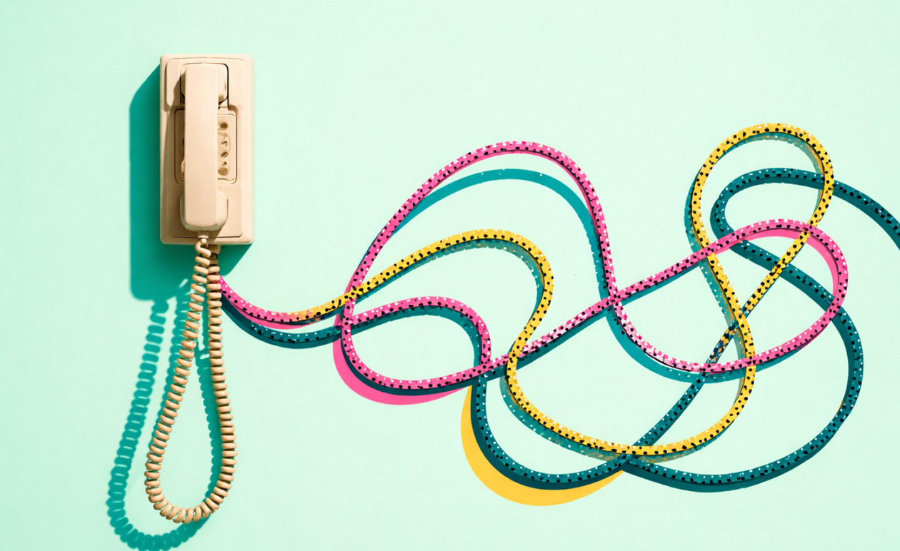 8 κοινωνικές δεξιότητες που σφυρηλάτησε το σταθερό τηλέφωνο: Γιατί λείπουν από τη γενιά των smartphones