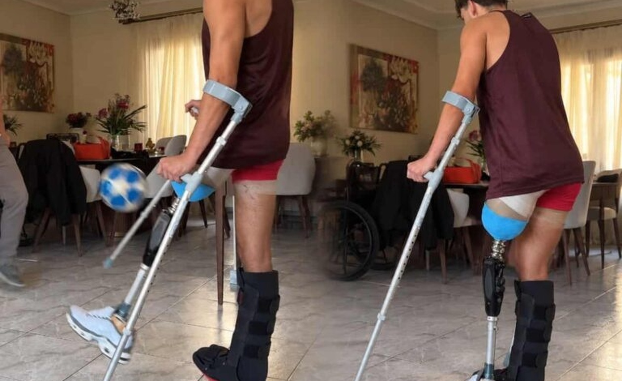 Συγκλονίζει ο Σταύρος Φλώρος: Δύναμη ψυχής! Σάλος με το βίντεο που παίζει ποδόσφαιρο με τεχνητό πόδι