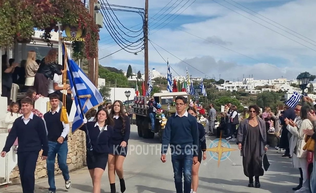 Συγκινούν οι εικόνες: Μαθητές αψήφησαν την απαγόρευση και έκαναν παρέλαση