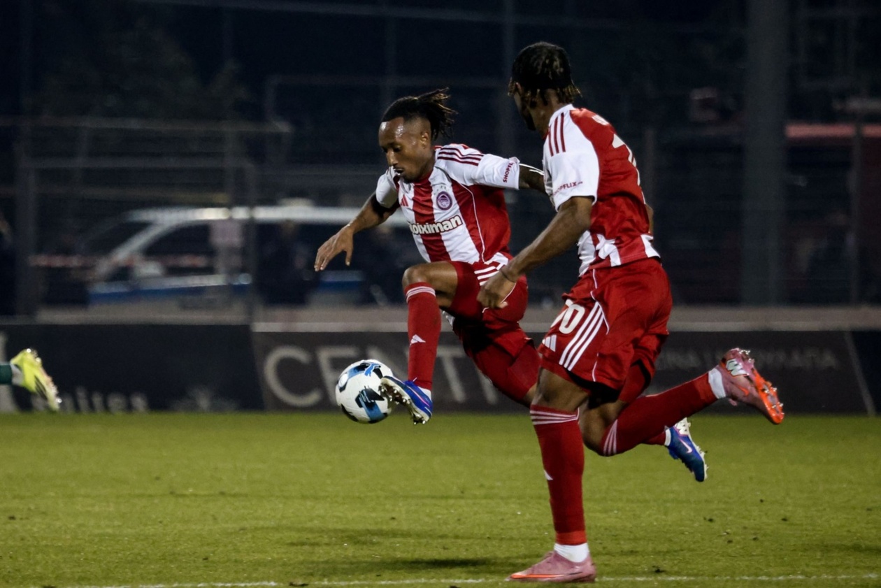 Λεβαδειακός – Ολυμπιακός 0-0: “Λευκή” ισοπαλία στη Λιβαδειά με δοκάρι και αποβολή