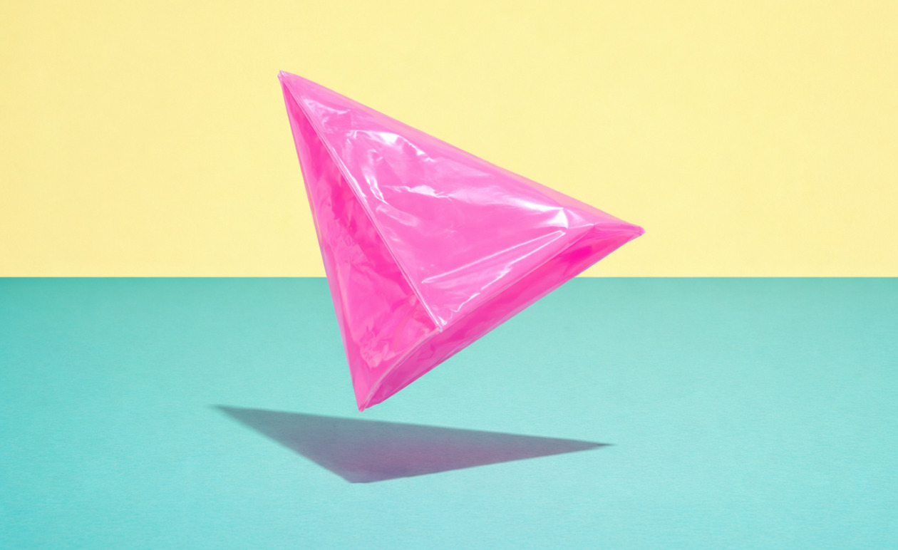 Οι 7 ιδιότητες της προσωπικότητας όσων διπλώνουν τις σακούλες σε τρίγωνα σύμφωνα με την ψυχολογία