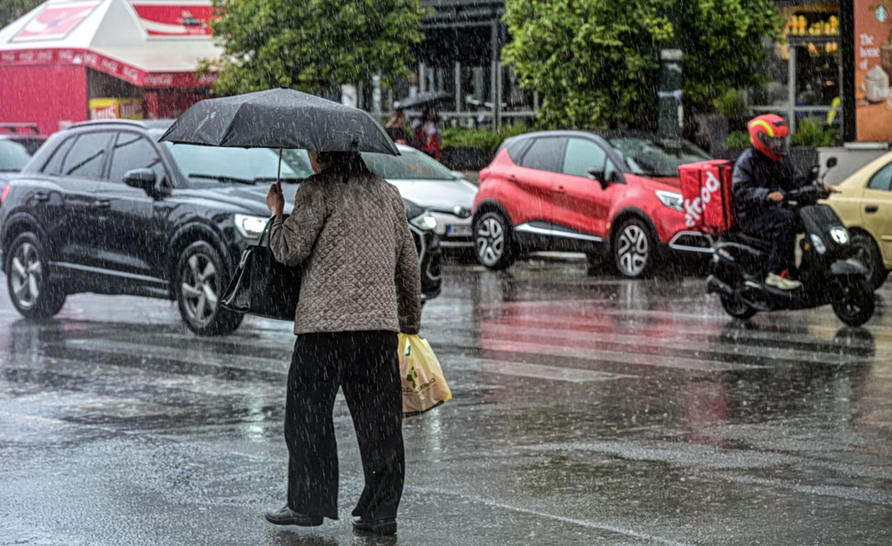 Συναγερμός τώρα από Καλλιάνο: Έρχεται δύσκολο 48ωρο – Ποιες περιοχές κινδυνεύουν να κάνουν παρέλαση με βροχή