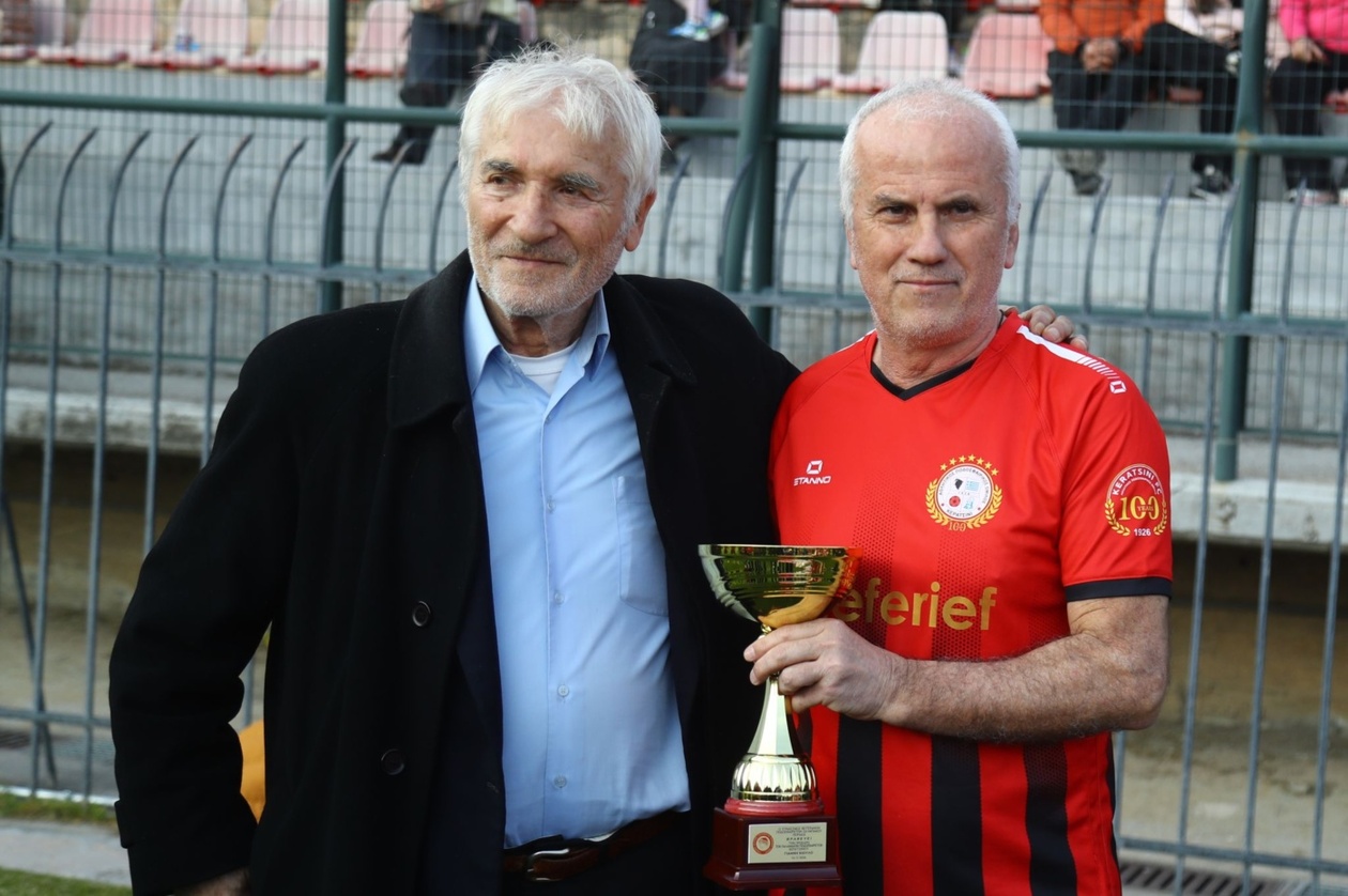 Ολυμπιακός: Οι Βετεράνοι τίμησαν τη μνήμη του Μιλτιάδη Μαρινάκη στο Κερατσίνι