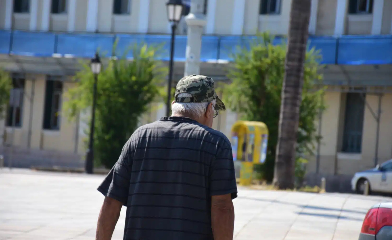 Συνταξιούχοι: Ποιοι δικαιούνται επίδομα των 400 και ποιοι μένουν εκτός
