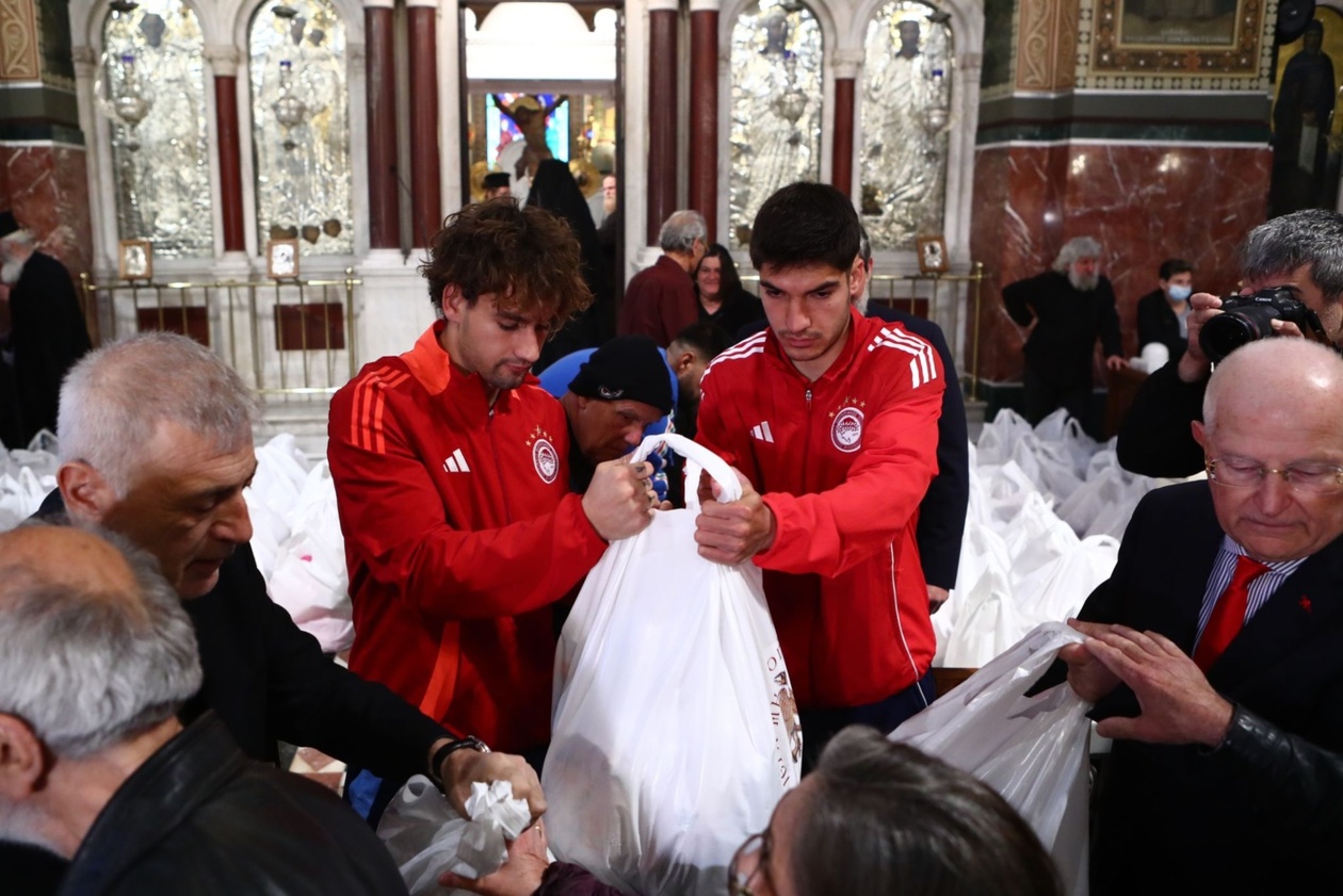 Ολυμπιακός: Η έμπρακτη στήριξη του Βαγγέλη Μαρινάκη στο κοινωνικό έργο της Μητρόπολης Πειραιά