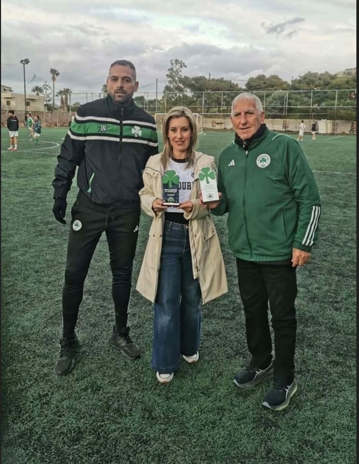 Παναθηναϊκός: Τιμητική βράβευση για τον Τότη Φυλακούρη από την ομάδα ακρωτηριασμένων