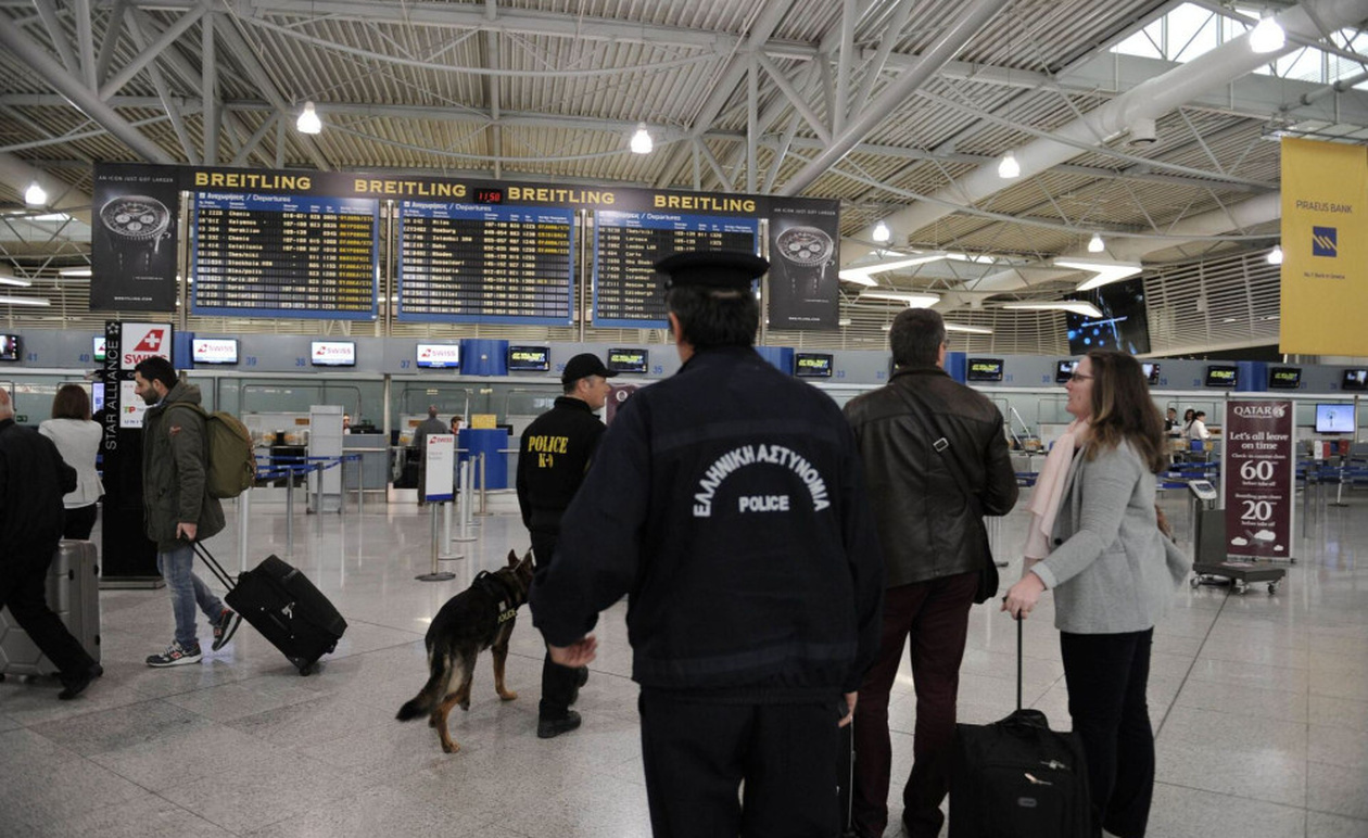 Έσκασε “βόμβα” στο ελληνικό μπάσκετ: Συνελήφθη πασίγνωστος διαιτητής στο αεροδρόμιο