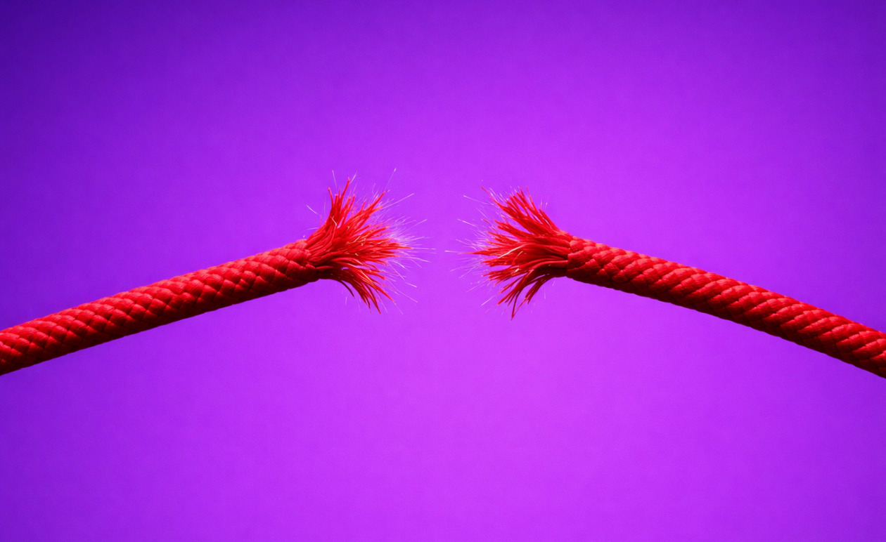 Αδελφική αποξένωση: Το πένθος χωρίς κηδεία που αφήνει μια μόνιμη ανοιχτή πληγή