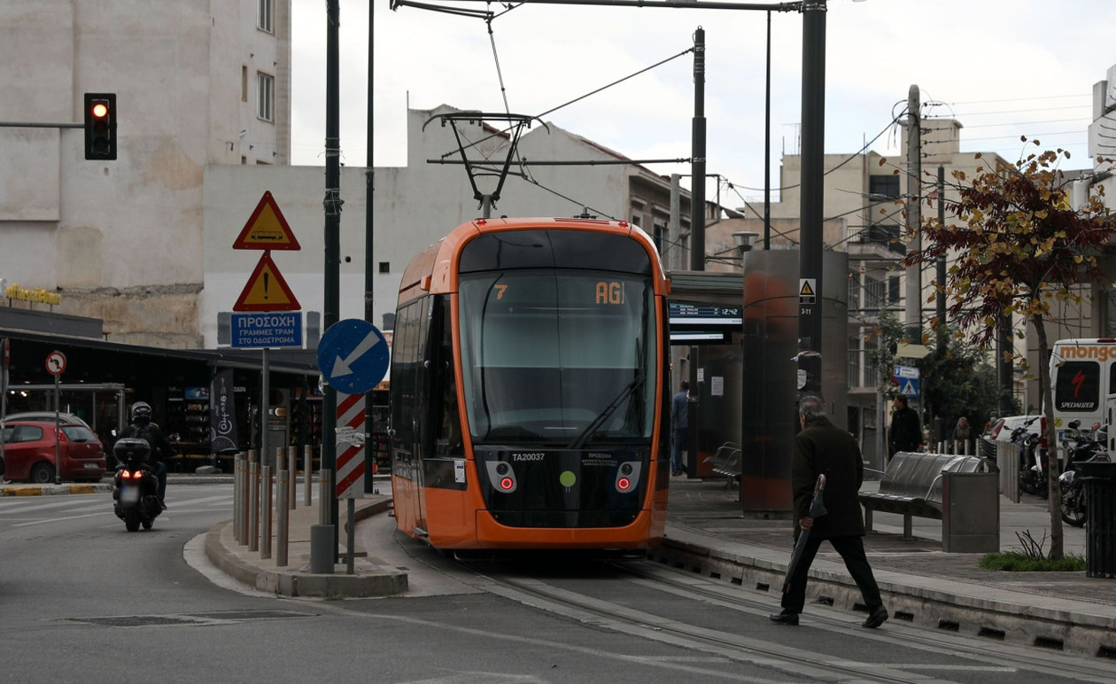 ΣΥΝΑΓΕΡΜΟΣ ΣΤΗ ΧΩΡΑΣ ΜΑΣ ΤΡΑΜ ΠΑΡΕΣΥΡΕ ΠΕΖΗ ΔΥΣΤΥΧΩΣ…