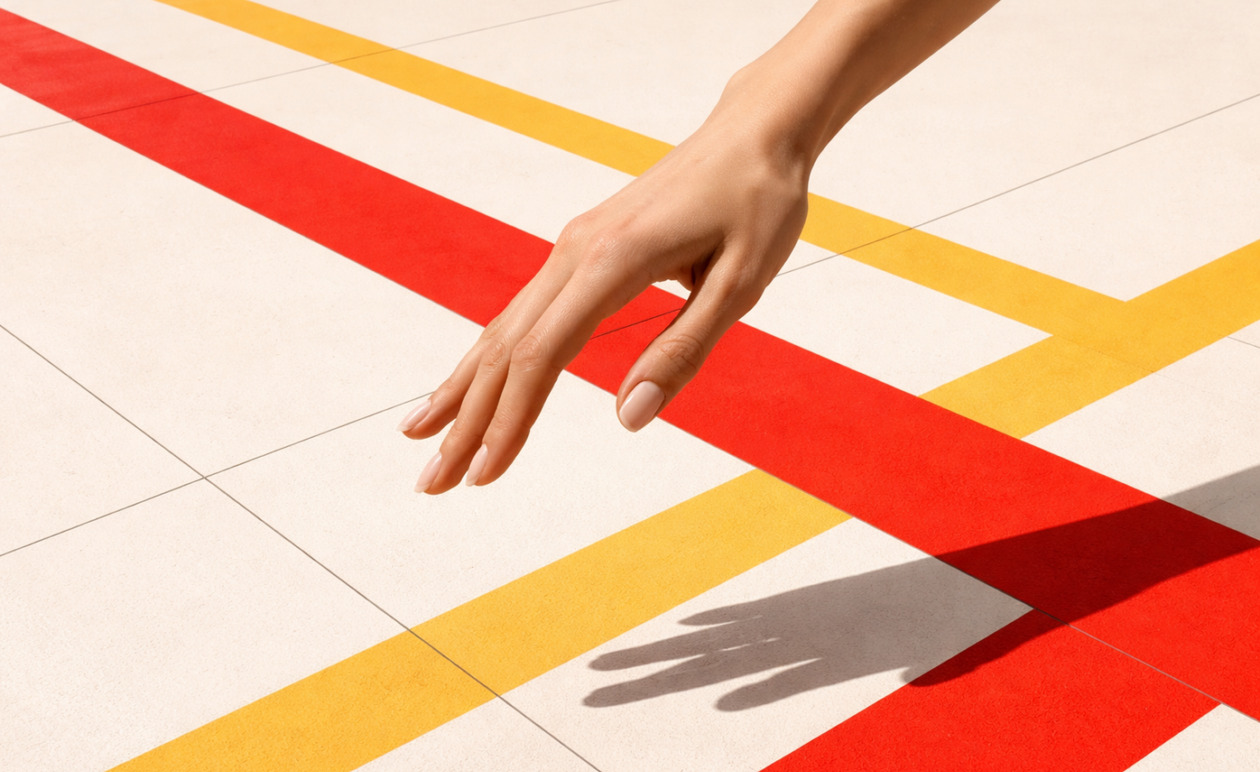 Η τελευταία φορά που σου κρατάνε το χέρι: Το αόρατο ορόσημο της γονεϊκότητας που συνειδητοποιείς χρόνια μετά