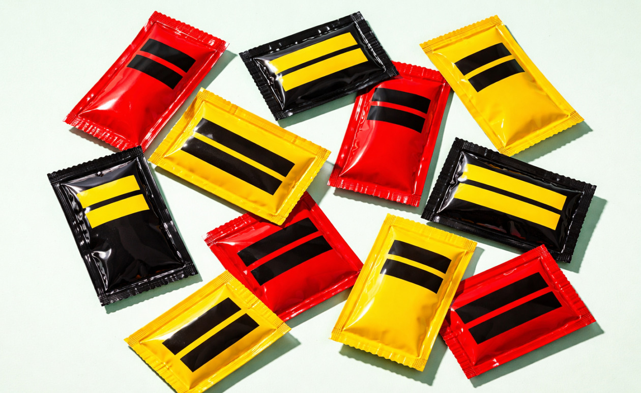 Γιατί κρατάτε τα φακελάκια με κέτσαπ; 5 χαρακτηριστικά προσωπικότητας που αποκαλύπτει η ψυχολογία