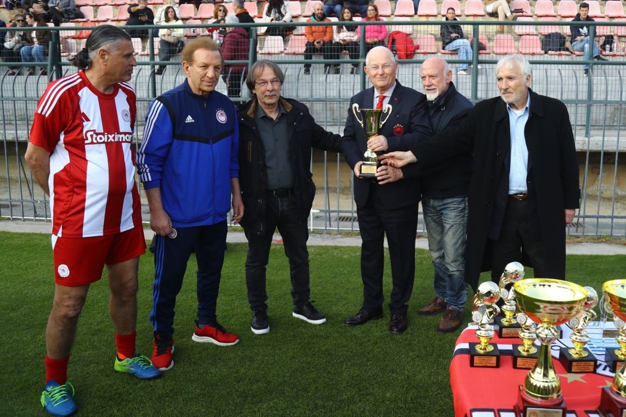 Ολυμπιακός: Οι Βετεράνοι τίμησαν τη μνήμη του Μιλτιάδη Μαρινάκη στο Κερατσίνι