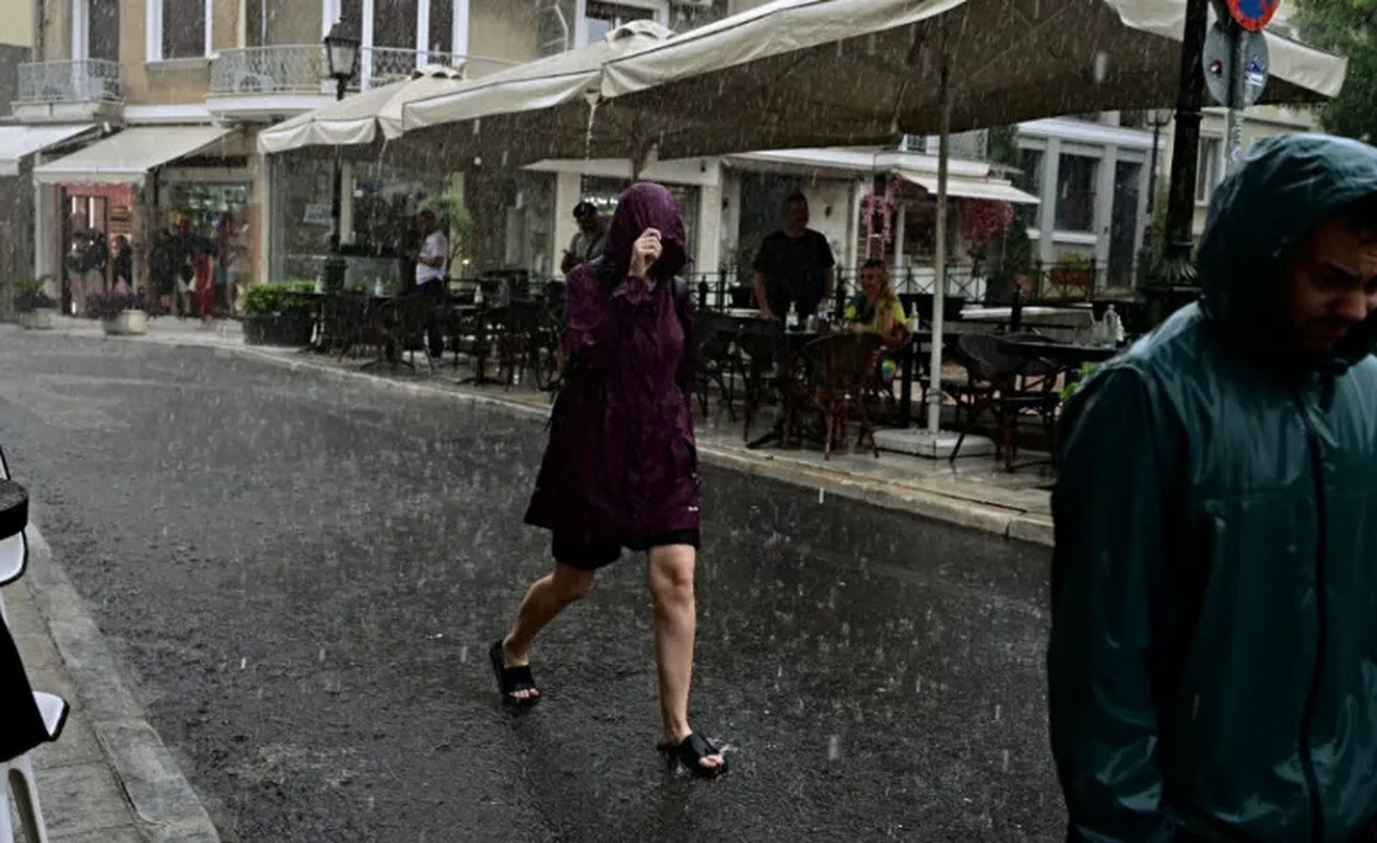 Καιρός: Η προειδοποίηση Αρναούτογλου για ισχυρές καταιγίδες – Που θα χτυπήσουν σήμερα το βράδυ
